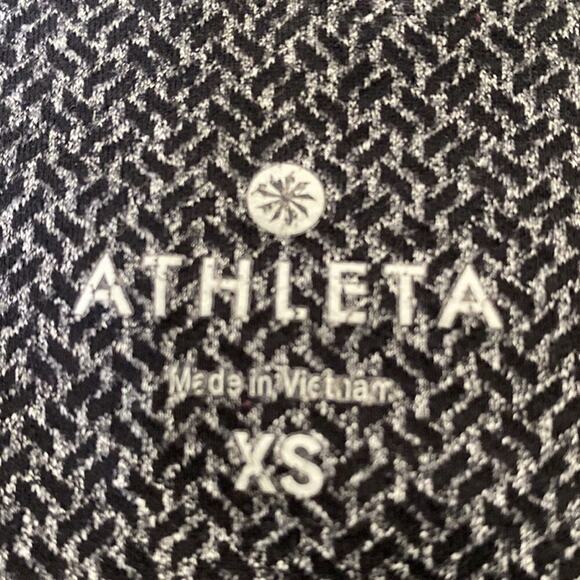 Athleta Crop Leggings XS. See Video - Picture 2 of 11